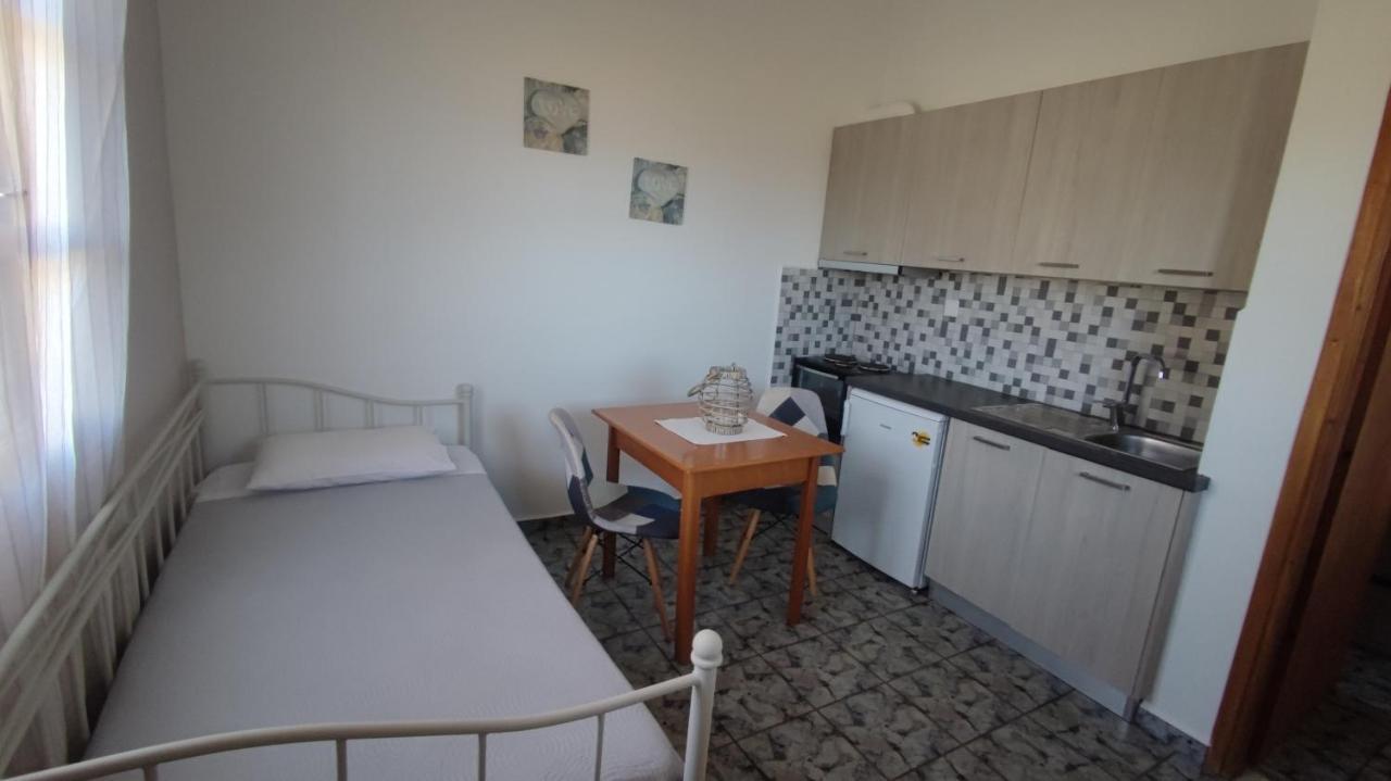 Tramonto Nel Delfini Apartment Kini ภายนอก รูปภาพ
