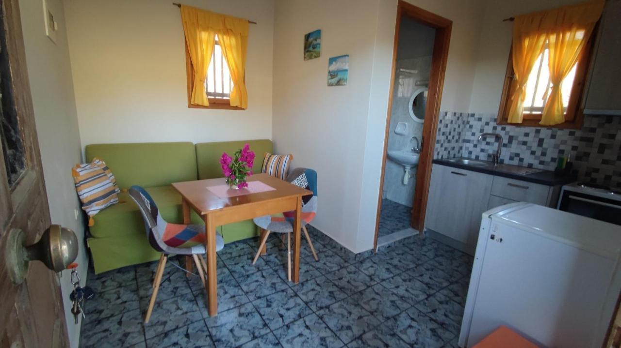 Tramonto Nel Delfini Apartment Kini ภายนอก รูปภาพ