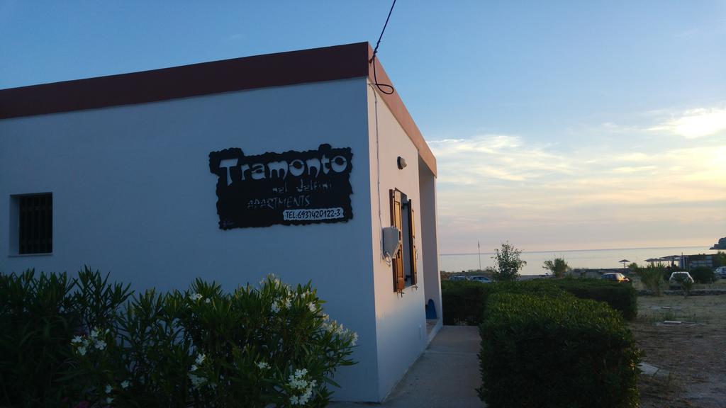Tramonto Nel Delfini Apartment Kini ภายนอก รูปภาพ