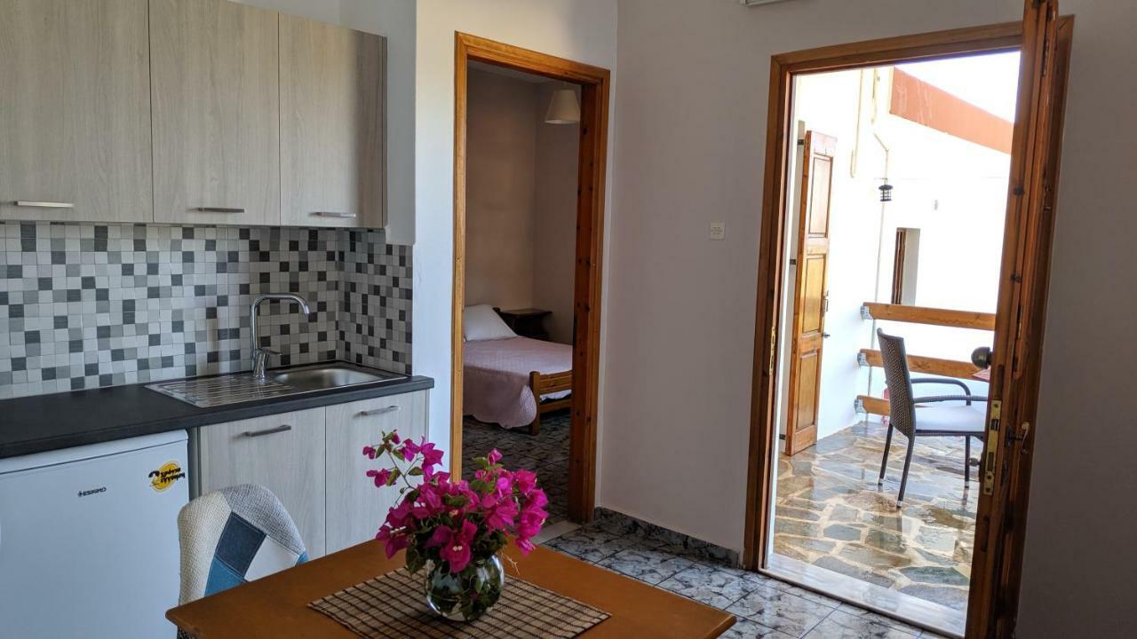 Tramonto Nel Delfini Apartment Kini ภายนอก รูปภาพ